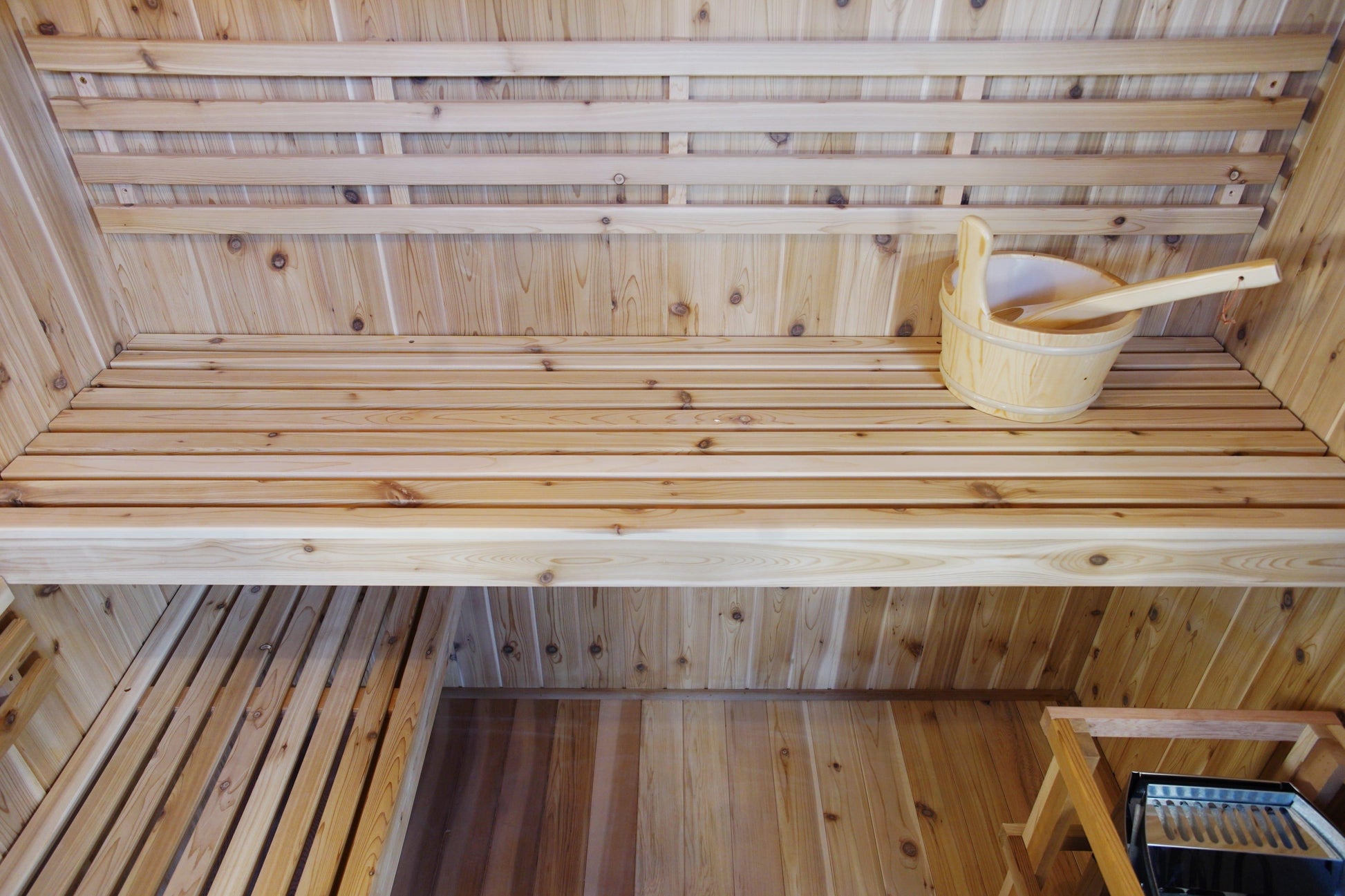 Retails- Sunray Hampton 3 Person Indoor Traditional Sauna w/ Double Bench